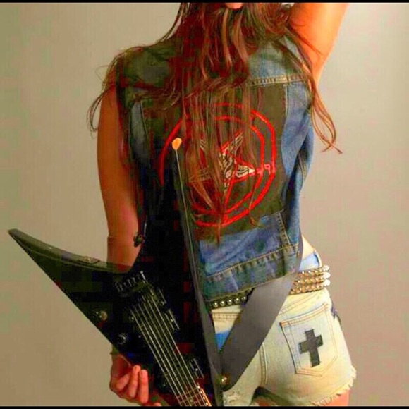 Meet your Posher, Melissa - Picture 2 of 3